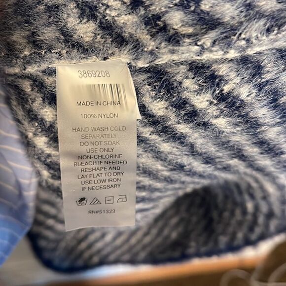 COURT & ROWE-Houndstooth Eyelash Knit Cardigan in Navy Size Small - Picture 7 of 8